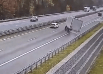 Șofer moldovean beat, surprins derapând cu TIR-ul pe o autostradă din Cehia