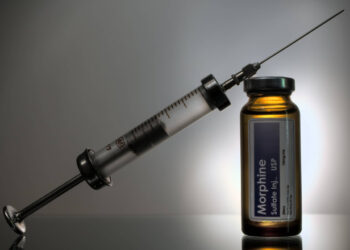 Se juca de-a „stăpânul vieții și al morții”. Asistent medical condamnat pe viață după ce a ucis 10 pacienți pentru a-și ușura munca