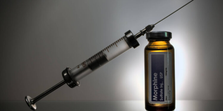 Se juca de-a „stăpânul vieții și al morții”. Asistent medical condamnat pe viață după ce a ucis 10 pacienți pentru a-și ușura munca