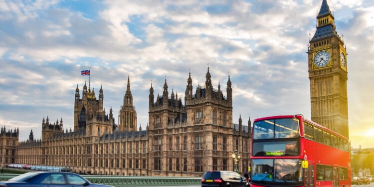 Turiștii ar putea plăti o taxă nouă în Anglia. În Scoția și Țara Galilor au fost introduse deja măsuri similare