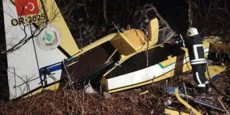 Un avion turc de luptă împotriva incendiilor s-a prăbuşit în Croaţia.Pilotul a decedat