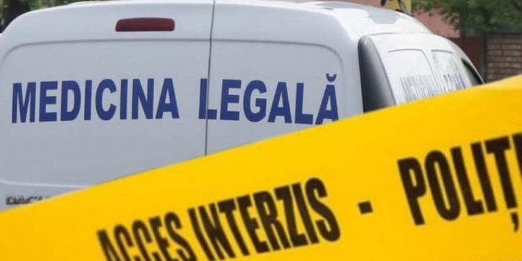 Moarte învăluită în mister. Cadavrul unui bărbat, găsit zăcând într-un microbuz, la Călărași