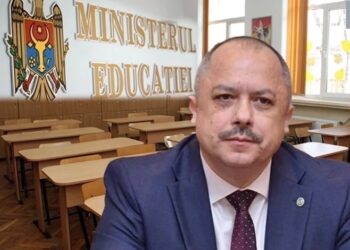 Попович: „Так называемая реформа образования лишила нас возможности разрабатывать собственные учебники?”