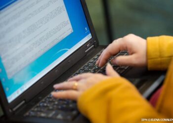 Violența digitală se răspândește rapid și aduce riscuri majore