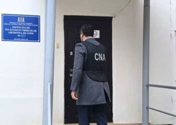 Percheziții în Chișinău: șefi din educație și agenți economici vizați într-un dosar de corupție