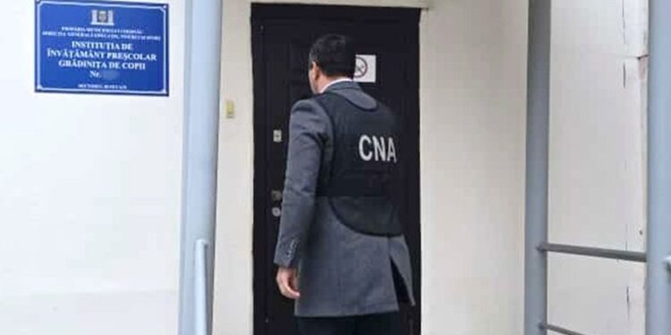 Percheziții în Chișinău: șefi din educație și agenți economici vizați într-un dosar de corupție