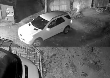 Doi minori, prinși după ce ar fi furat un Mercedes în capitală