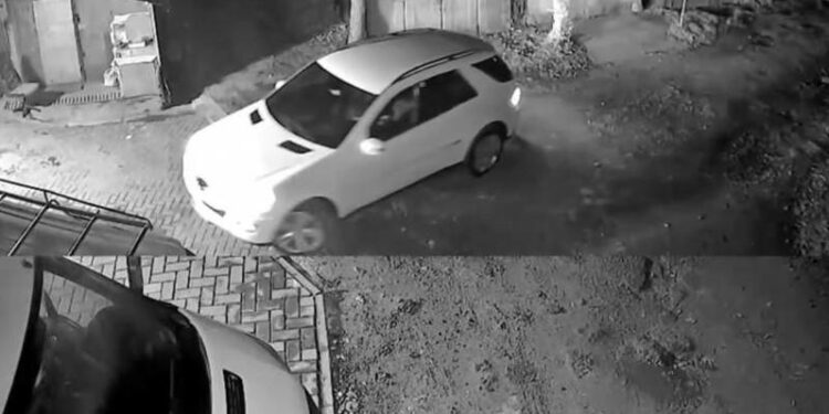 Doi minori, prinși după ce ar fi furat un Mercedes în capitală