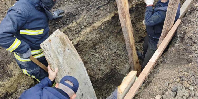 Bărbat prins sub un mal de pământ în timpul unor lucrări la canalizare, salvat de pompierii din Hîncești