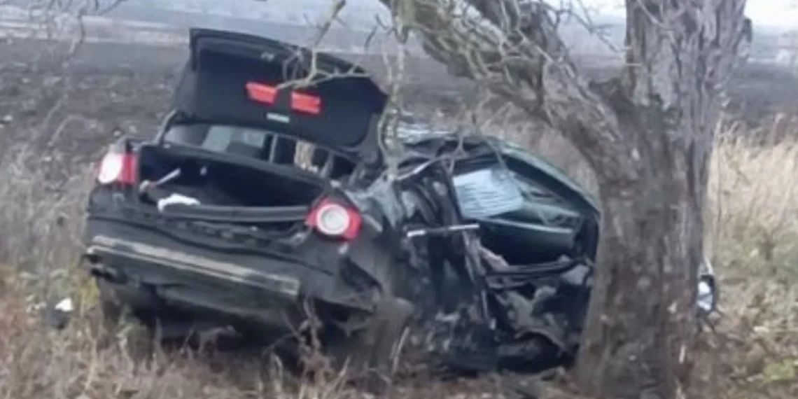 Destin tragic pentru o tânǎrǎ de 21 de ani. A murit dupǎ ce a pierdut controlul volanului. Mașina s-a izbit violent de un copac