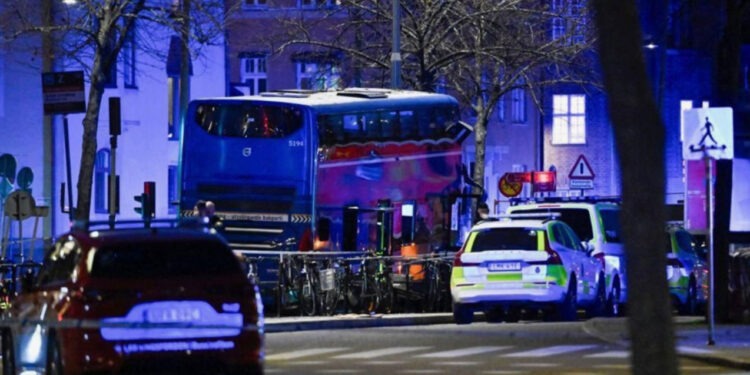 Șoferul autobuzului care a intrat într-o stație din Stockholm a fost eliberat