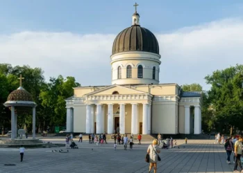 Mitropolia Moldovei ar putea pierde 800 de biserici? Confruntarea cu biserica Română continuă