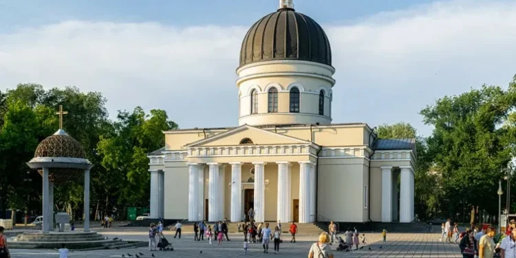 Mitropolia Moldovei ar putea pierde 800 de biserici? Confruntarea cu biserica Română continuă |VIDEO