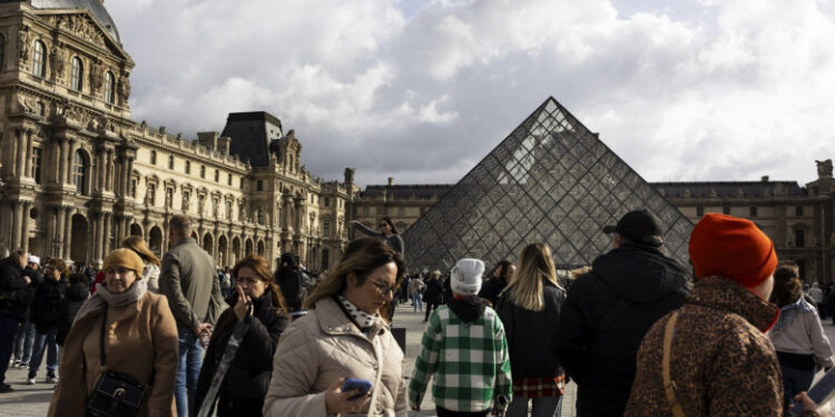 Luvru închide Galeria Campana de ceramică grecească. Motivul deciziei luate de muzeu