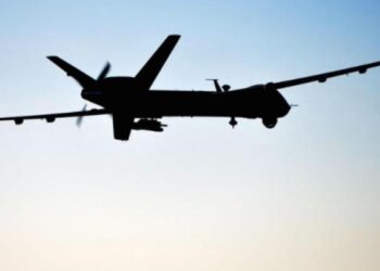 Unde pot cumpăra astfel de ardezie? Internetul a râs de „căderea” dronei pe acoperiș |VIDEO