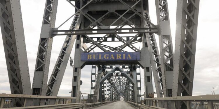 Atenționare MAE pentru românii care merg în Bulgaria: A fost modificată legea privind circulaţia pe drumurile publice