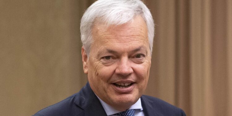 В Бельгии бывшего еврокомиссара официально обвинили в отмывании денег