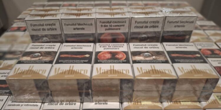 Țigări nedeclarate, ascunse în bagajul unui pasager de pe ruta „Chișinău – Dublin”, depistate la vamă