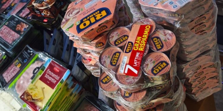 Contrabandă cu produse alimentare și țigări electronice: Vameșii au contracarat tentativele