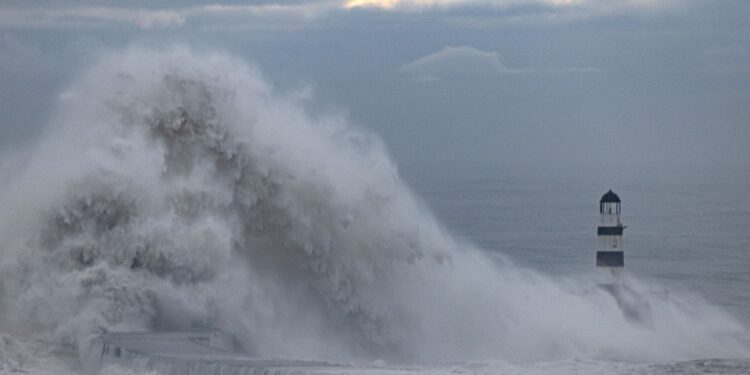 Furtuna Claudia a adus inundații severe în Marea Britanie. Trafic paralizat și locuințe fără electricitate în Țara Galilor