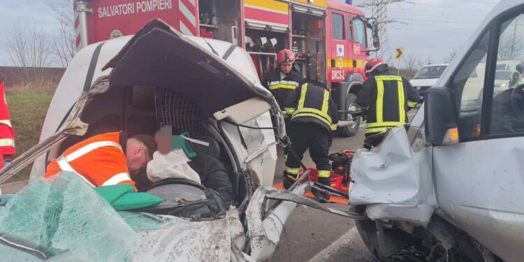 Accident cu descarcerare la Bălți: un bărbat, scos dintre fiare de salvatori