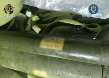 Compania care transporta arme pe la Albița, cu 3 angajați, a beneficiat de contracte cu statul