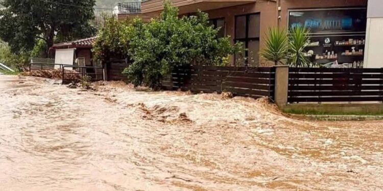 Furtuni violente și ploi torențiale în nord-vestul Greciei. Insula Corfu, grav afectată de inundații