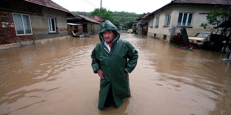 Непрерывные дожди спровоцировали наводнения на юго-западе Болгарии