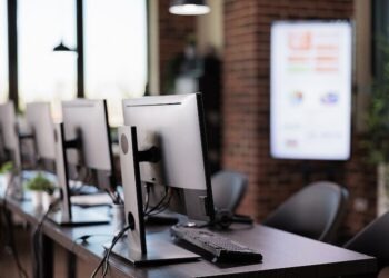 Val de concedieri într-un colos IT prezent în România: 2.700 de oameni își pierd locul de muncă la nivel global