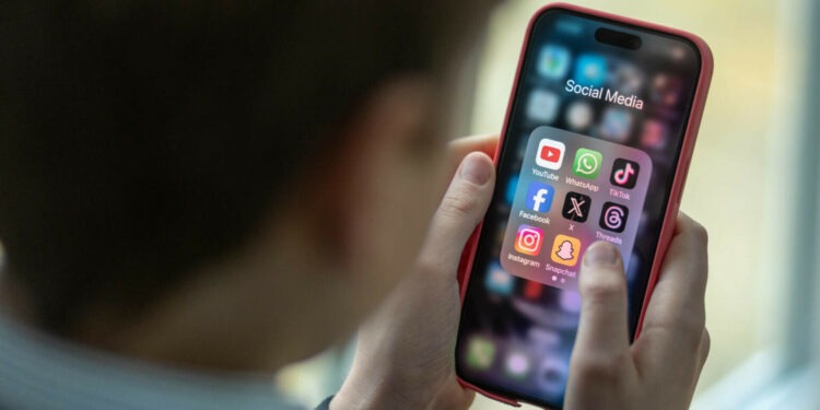 Danemarca interzice utilizarea rețelelor sociale pentru copiii sub 15 ani. „Fură timpul și copilăria”