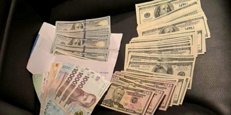 Străin, prins cu mita în mână pe Aeroportul Chișinău