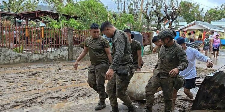 Peste 90 de morţi în Filipine, în urma trecerii taifunului Kalmaegi. Oraşe întregi sunt inundate, autorităţile vorbesc despre o situaţie fără precedent într-o ţară obişnuită cu dezastrele