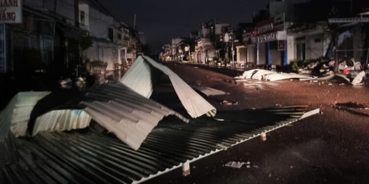 Taifunul Kalmaegi aduce ploi şi distrugeri în Vietnam, în timp ce în Filipine bilanţul morţilor se apropie de 200