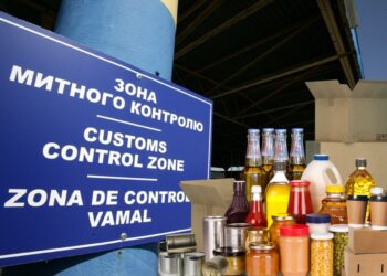 Алкогольные напитки, кофе и сладости: самые часто изымаемые на границе товары