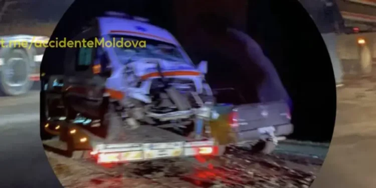 Медицинская бригада пострадала в серьезном ДТП в Кагуле: Водитель скрылся с места происшествия