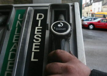 Семь стран ЕС требуют от Еврокомиссии пересмотреть запрет на дизельные и бензиновые автомобили в 2035 году