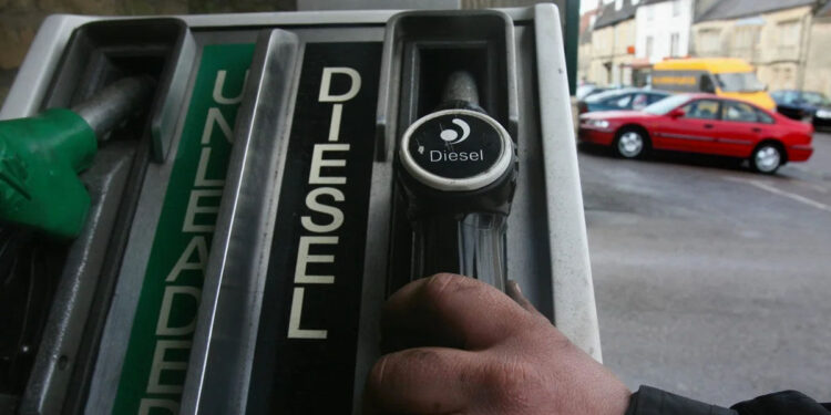 Семь стран ЕС требуют от Еврокомиссии пересмотреть запрет на дизельные и бензиновые автомобили в 2035 году