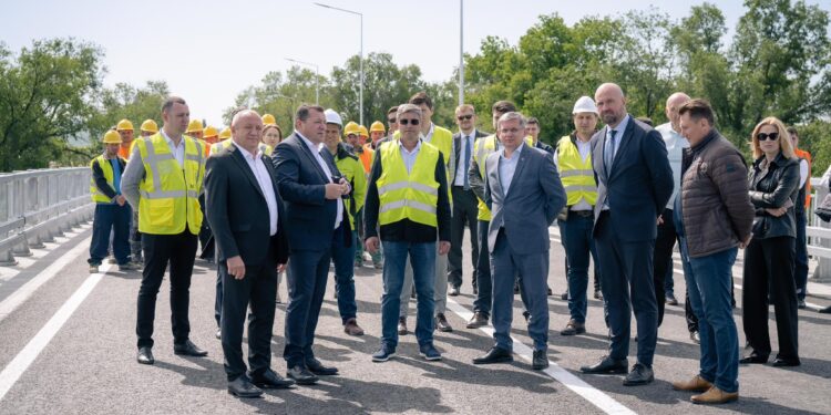 Ионицэ: «Невероятно! Правительство забирает почти миллиард леев с содержания дорог, чтобы разрезать ленточки»