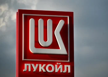 США снова продлили разрешение на операции с зарубежными автозаправками «Лукойл» — теперь до конца апреля