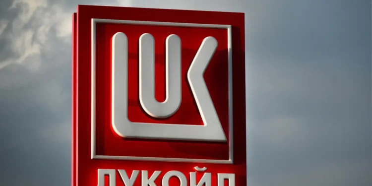 США снова продлили разрешение на операции с зарубежными автозаправками «Лукойл» — теперь до конца апреля