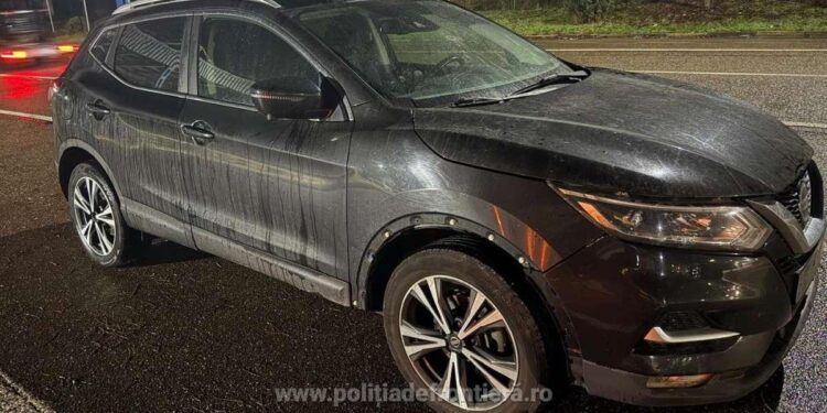 Mașină furată în Italia, depistată la frontiera Albița. Un moldovean o transporta pe platformă