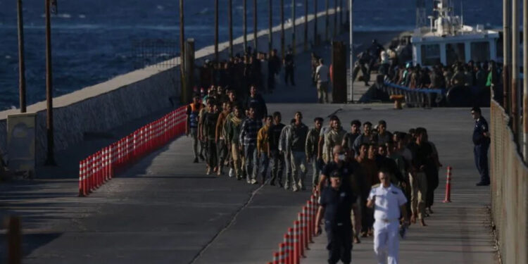 18 persoane, găsite moarte pe o barcă în derivă în largul coastelor insulei Creta