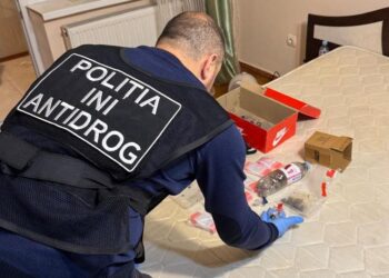 Patru elevi ai unui colegiu din Chișinău, arestați pentru trafic de hașiș