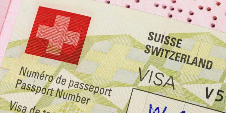 Швейцария вслед за ЕС приняла новые правила лишения безвиза