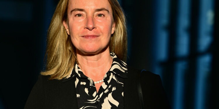 Бывшая глава дипломатии ЕС Федерика Могерини ушла в отставку с поста ректора Колледжа Европы после обвинений в мошенничестве