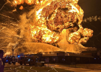 Explozie în Sydney — un rezervor cu substanțe chimice care a sărit în aer provoacă unul dintre cele mai mari incendii