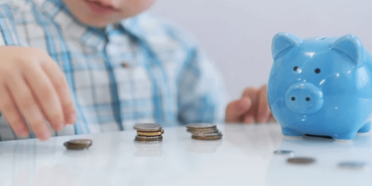 „Bătaie de joc”. Mamele se plâng de întârzieri la indemnizații | VIDEO