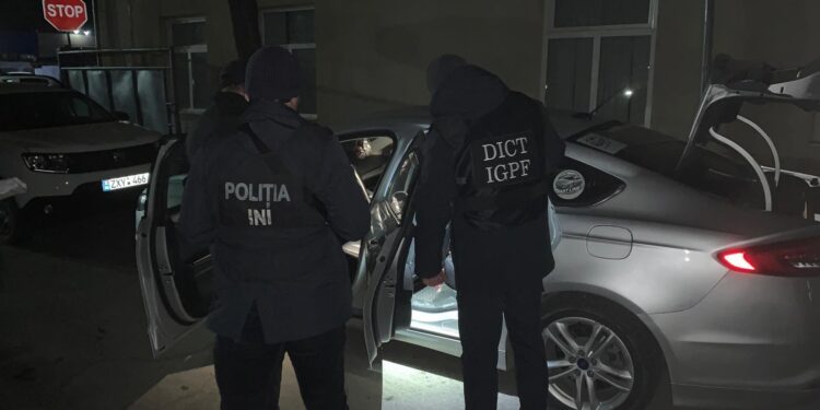 Grup infracțional destructurat: patru persoane reținute pentru tentativă de migrație ilegală și tâlhărie