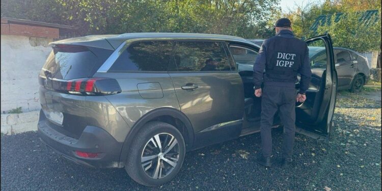 Contrabandă cu automobile de peste 4.000.000 de lei furate din Franța