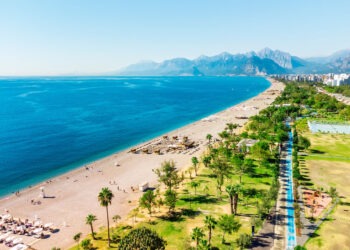 Молдова вошла в топ-20 стран по числу туристов в Анталье: 182  тыс. человек в год